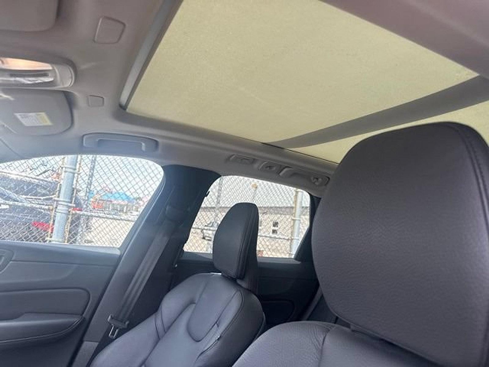 2023 Volvo XC60 B5 AWD Plus Bright Theme