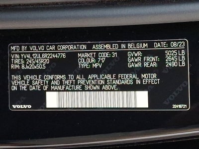 2024 Volvo XC40 B5 AWD Plus Dark Theme