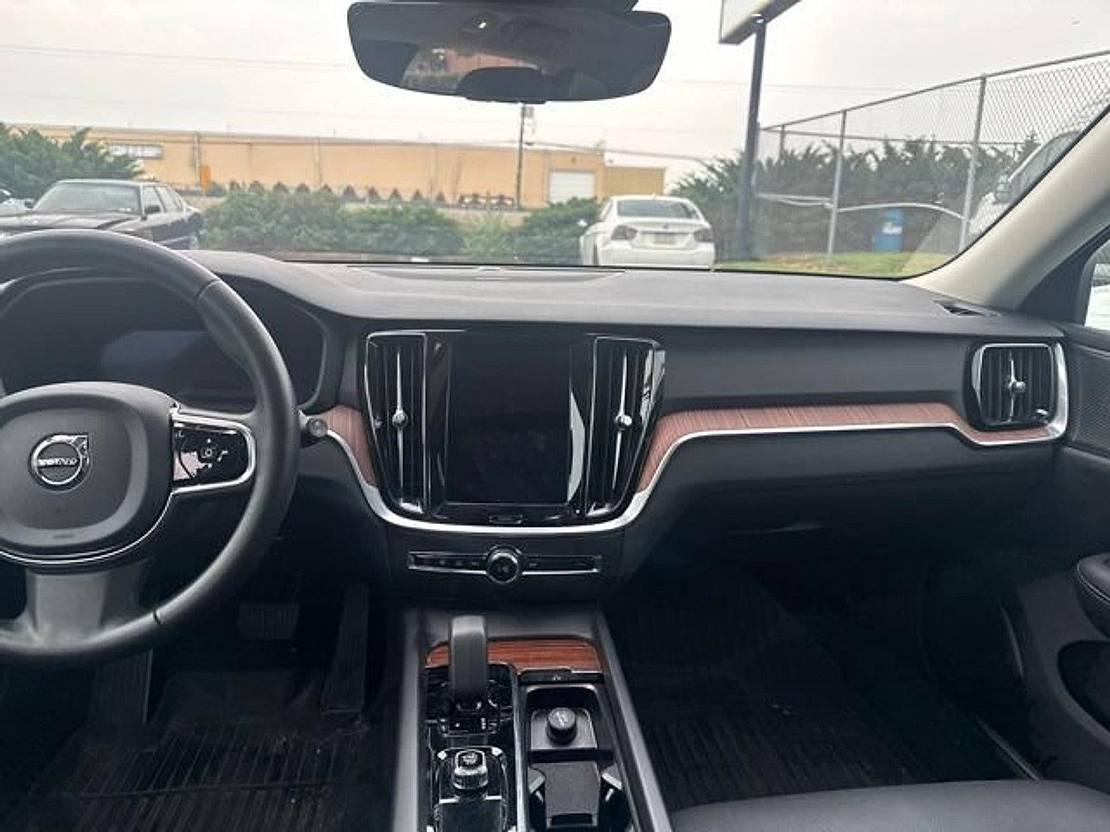 2024 Volvo V60 Cross Country B5 AWD Plus