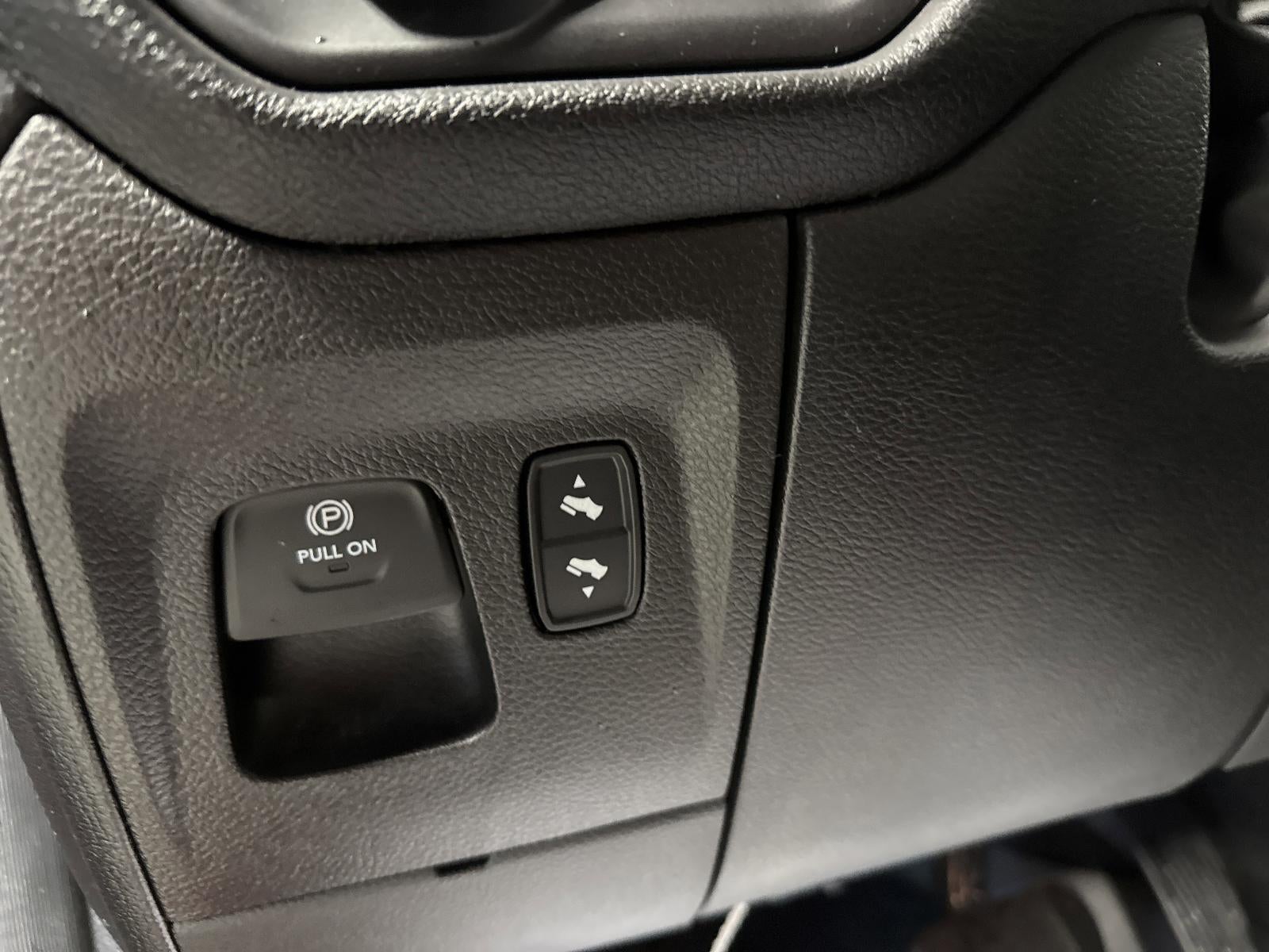 2022 RAM 1500 Big Horn 4x4 Crew Cab 5'7" Box