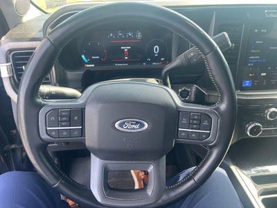 2023 Ford Super Duty F-350 DRW LARIAT 4WD Crew Cab 8' Box