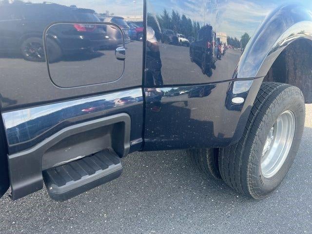 2023 Ford Super Duty F-350 DRW LARIAT 4WD Crew Cab 8' Box