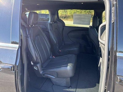 2026 Chrysler Pacifica Select AWD