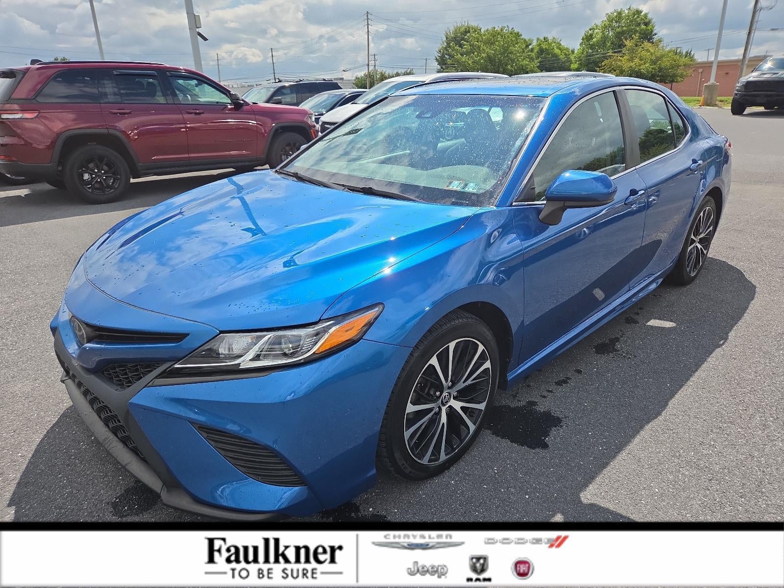 2020 Toyota Camry SE Auto (SE)
