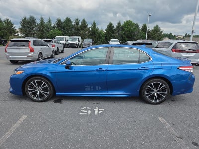 2020 Toyota Camry SE Auto (SE)