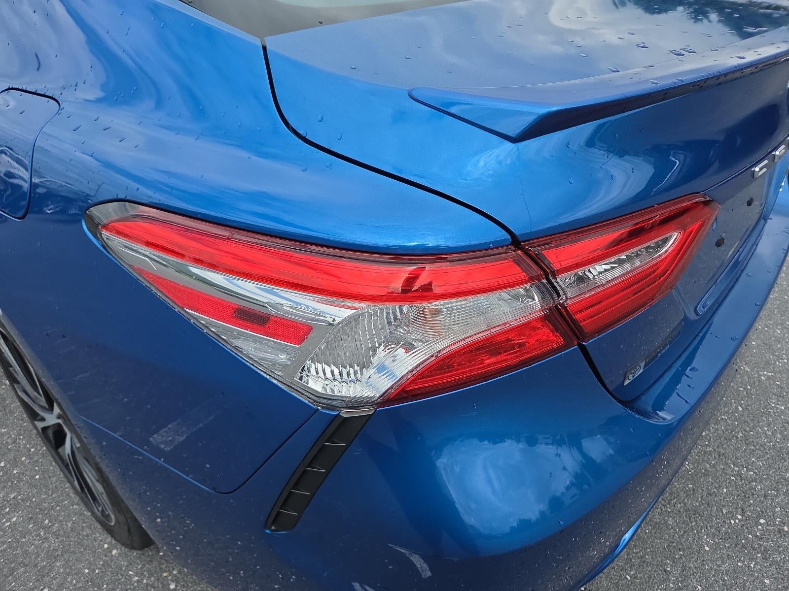 2020 Toyota Camry SE Auto (SE)