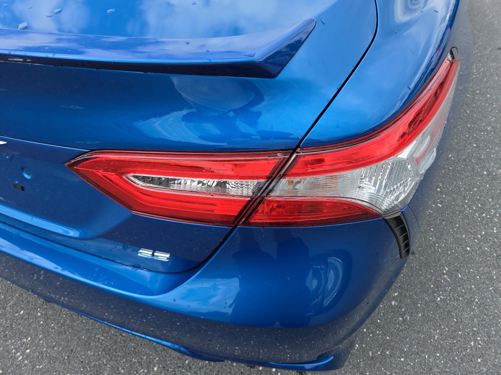 2020 Toyota Camry SE Auto (SE)