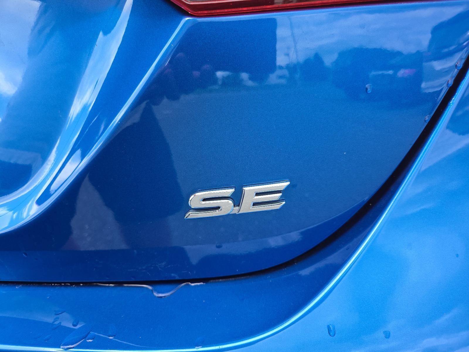 2020 Toyota Camry SE Auto (SE)