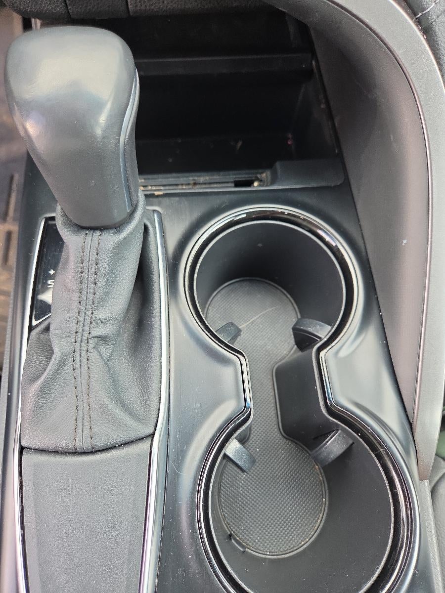 2020 Toyota Camry SE Auto (SE)