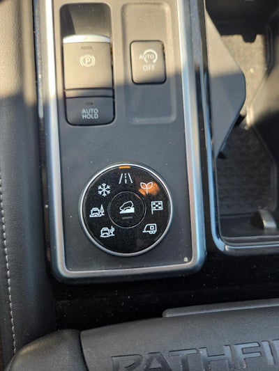 2024 Nissan Pathfinder SL 4WD