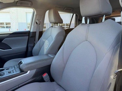 2021 Toyota Highlander LE AWD (SE)