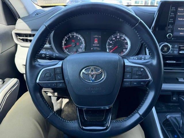 2021 Toyota Highlander LE AWD (SE)