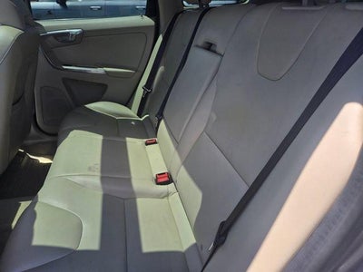 2016 Volvo XC60 AWD 4dr T5 Platinum