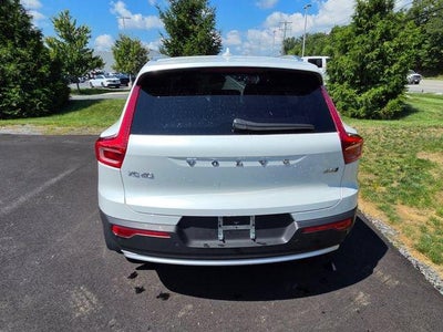 2024 Volvo XC40 B5 AWD Plus Bright Theme