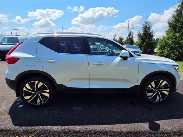 2024 Volvo XC40 B5 AWD Plus Bright Theme