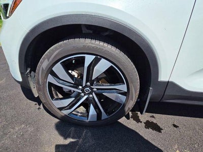 2024 Volvo XC40 B5 AWD Plus Bright Theme
