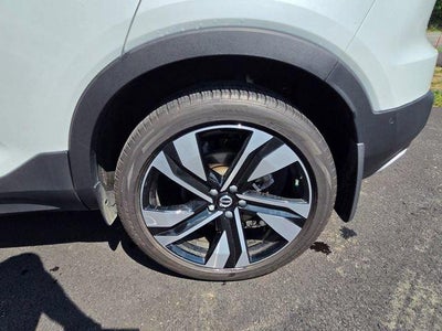 2024 Volvo XC40 B5 AWD Plus Bright Theme