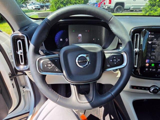 2024 Volvo XC40 B5 AWD Plus Bright Theme