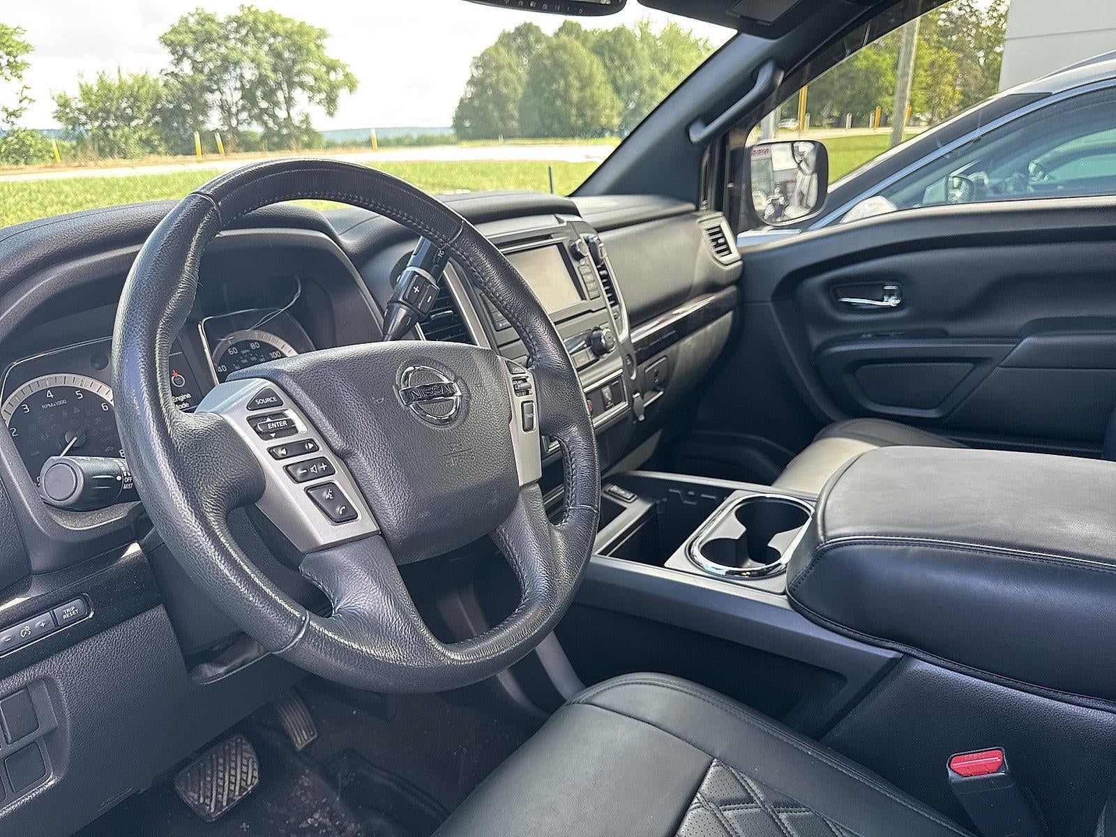 2019 Nissan Titan 4x4 Crew Cab SV