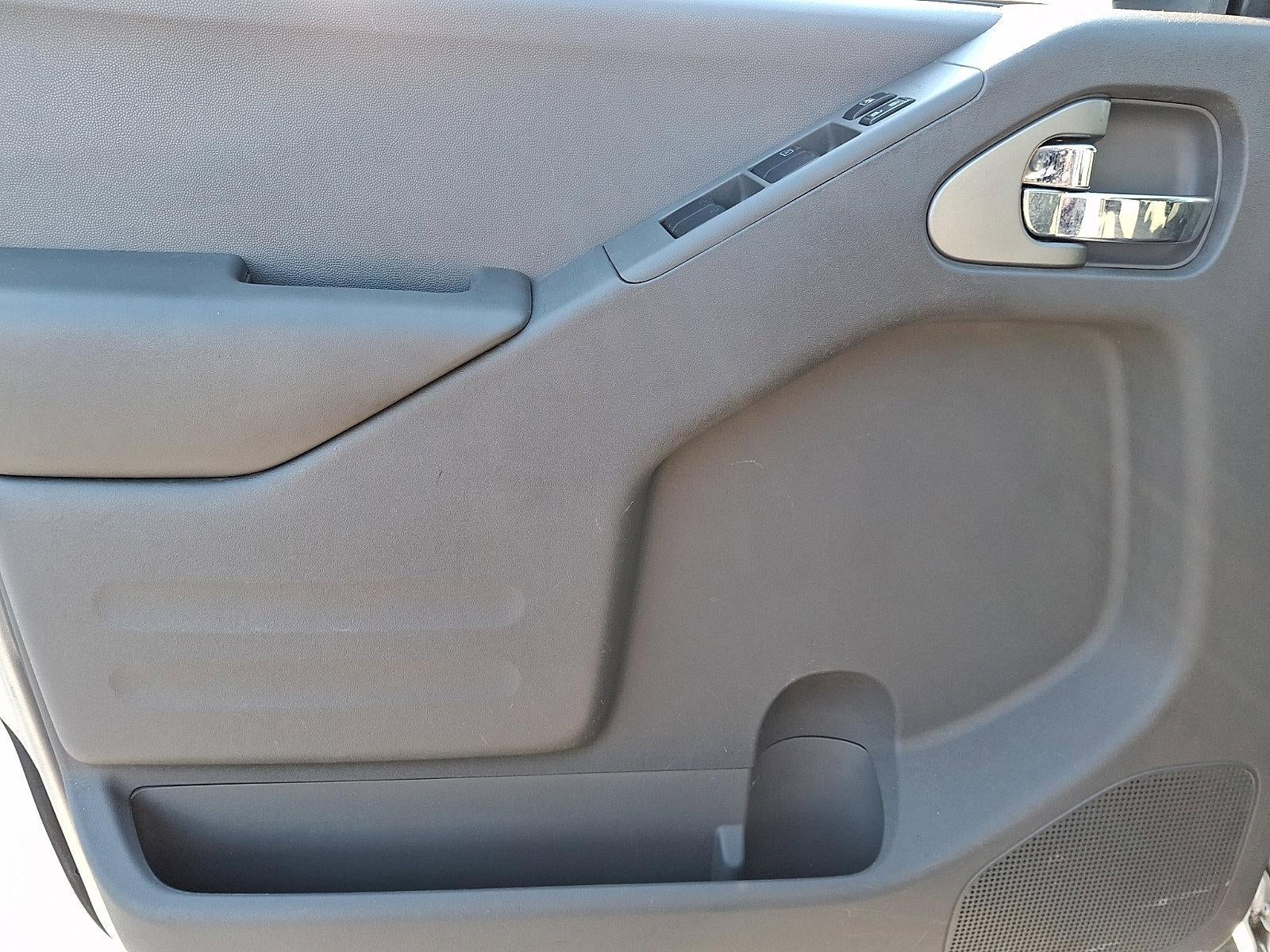 2015 Nissan Frontier 4WD Crew Cab LWB Auto SV