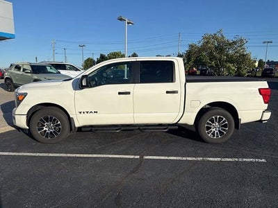 2024 Nissan TITAN Crew Cab SV 4x4