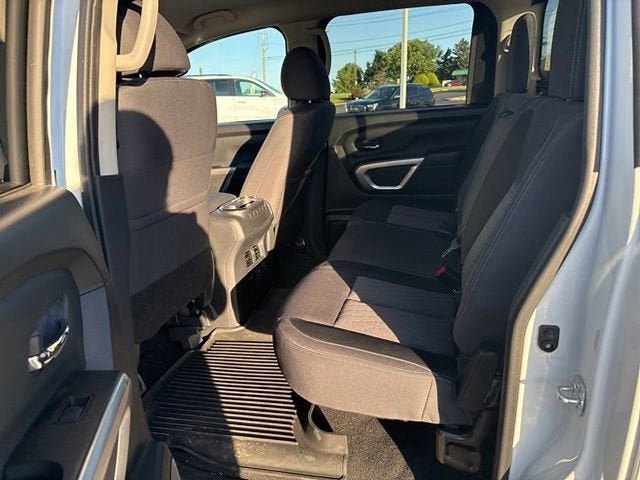 2024 Nissan TITAN Crew Cab SV 4x4