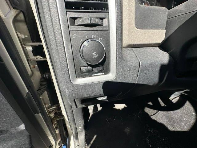 2009 Dodge Ram 1500 4WD Crew Cab 5.6 Ft Box SLT