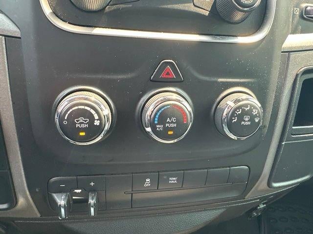 2017 RAM 1500 Express 4x2 Crew Cab 5'7" Box