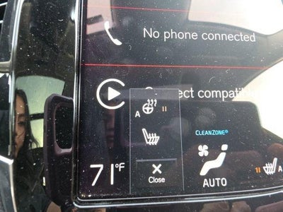 2022 Volvo XC90 T6 AWD Momentum 7P