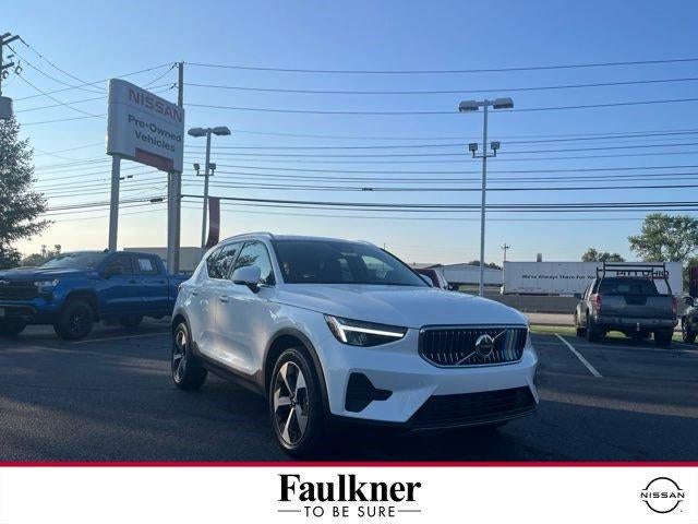 2025 Volvo XC40 B5 AWD Core Bright Theme