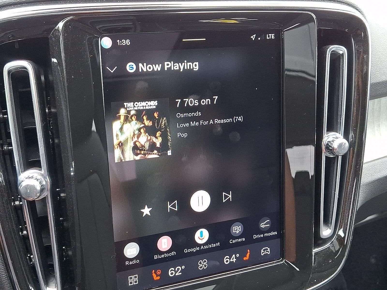 2025 Volvo XC40 B5 AWD Core Bright Theme
