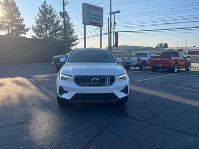 2025 Volvo XC40 B5 AWD Core Bright Theme