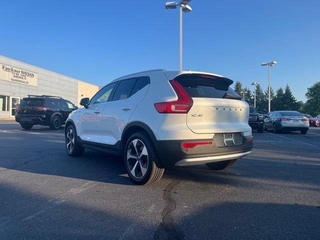 2025 Volvo XC40 B5 AWD Core Bright Theme