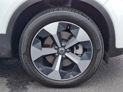 2025 Volvo XC40 B5 AWD Core Bright Theme