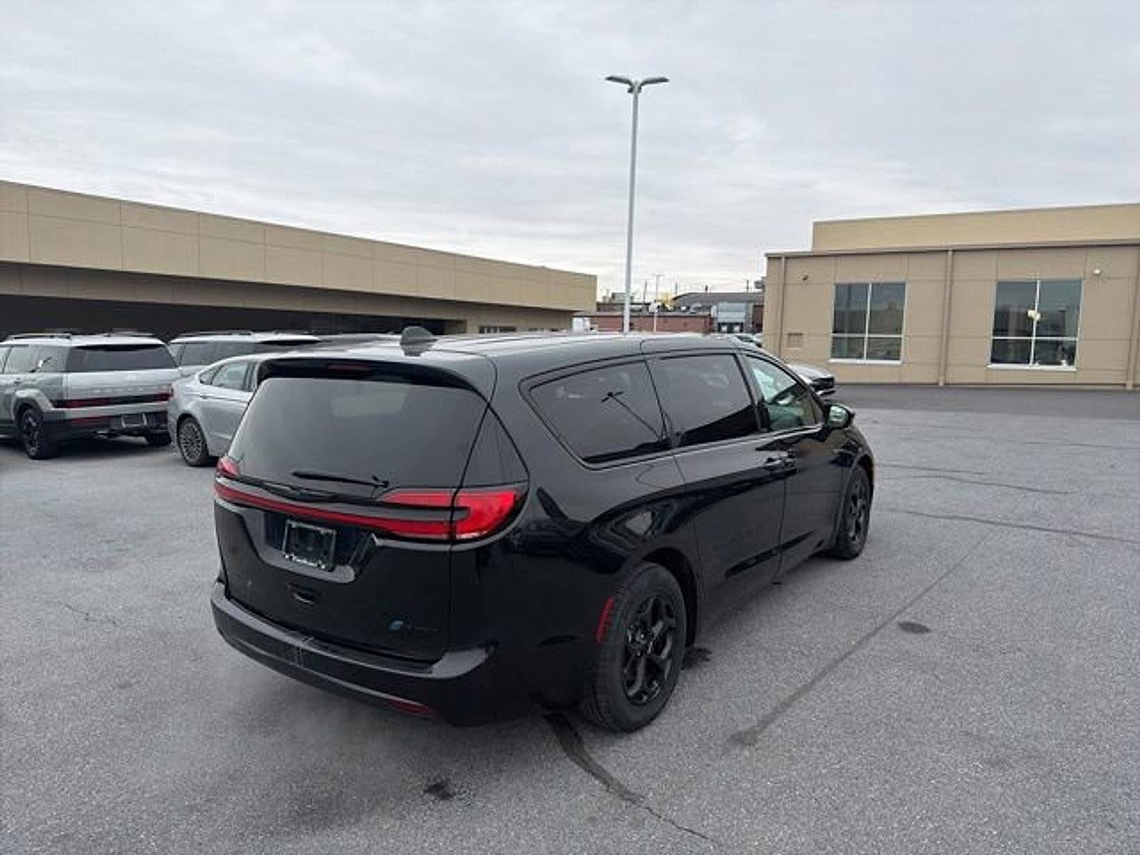 2022 Chrysler Pacifica Hybrid Touring L