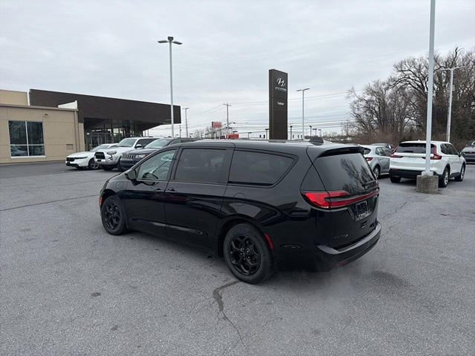 2022 Chrysler Pacifica Hybrid Touring L