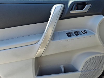 2013 Toyota Highlander SE