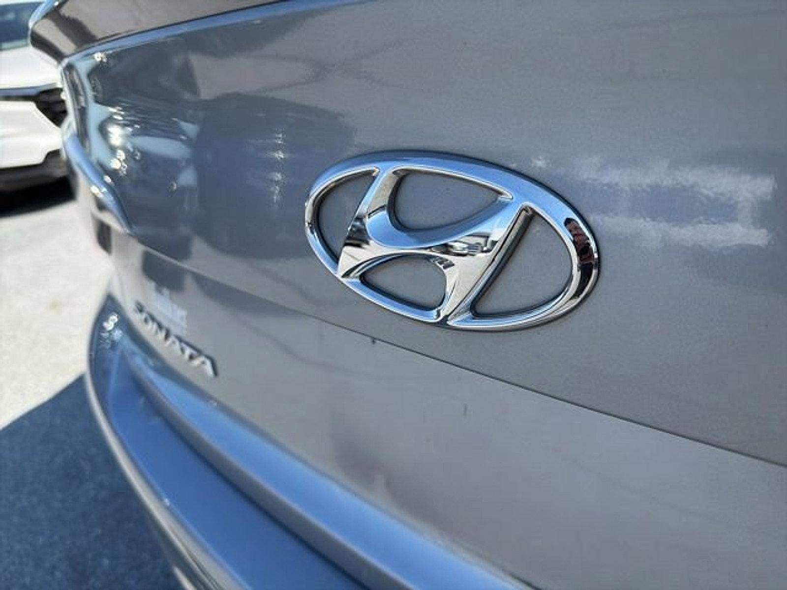 2016 Hyundai SONATA Hybrid Limited