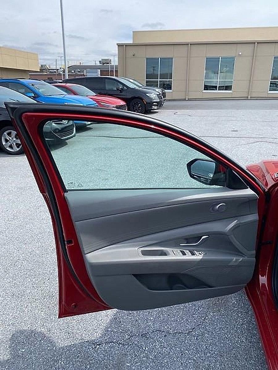 2023 Hyundai ELANTRA SEL